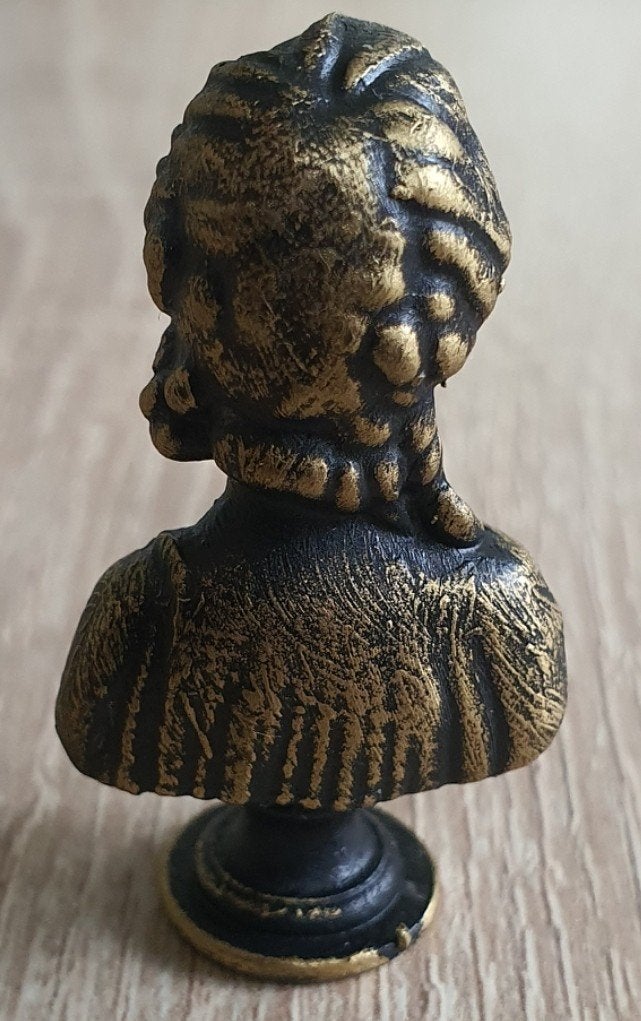 Prachtige miniatuur buste 1 op 12

Uitgevoerd in een elegant, Decoratie, Mandysmaison, Mandysmaison@gmail.com, Nieuw