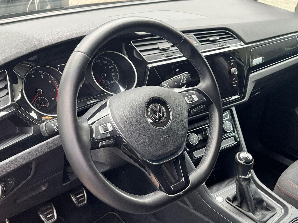 Volkswagen Touran 1.2 TSI Comfortline 7p. Climat, Camera, Ca, Auto's, Volkswagen, Voorwielaandrijving, Gebruikt, Zwart, Bedrijf