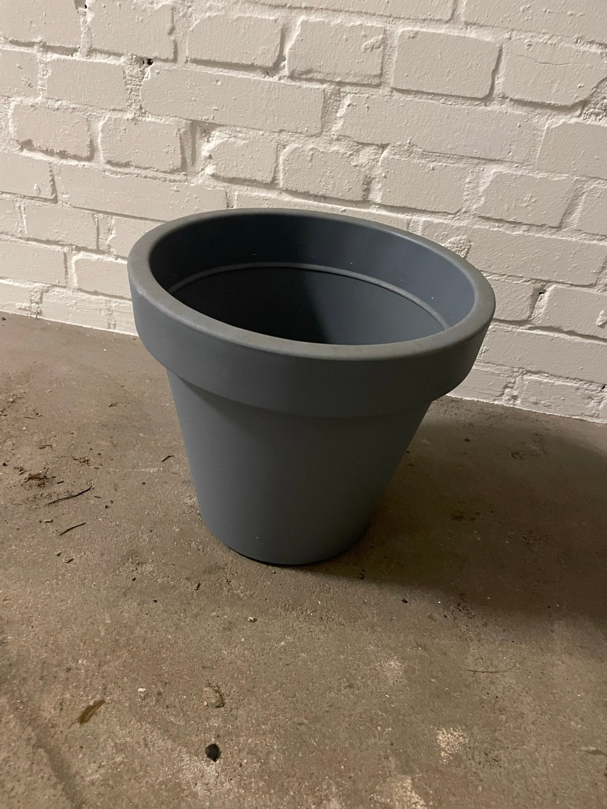 Grijze bloempot van kunststof, Kunststof, Minder dan 30 cm, Minder dan 60 cm, Rond