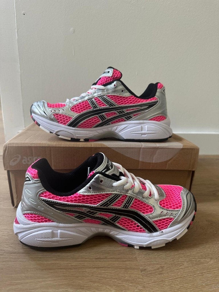 Nieuwe Asics sneakers in roze en zilver, Nieuw, Ophalen of Verzenden, Sneakers of Gympen, Roze