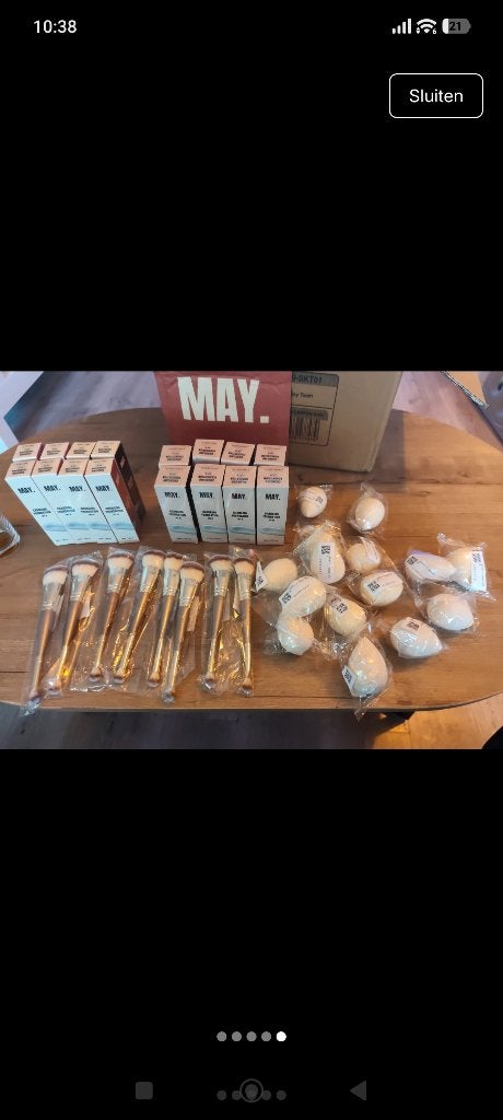 May changing foundation, Ophalen of Verzenden, Nieuw, Beige, Gehele gezicht
