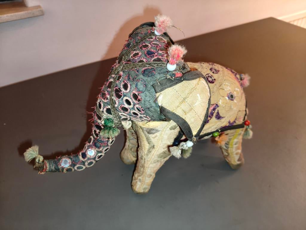 Decoratieve Indiase Olifant - Handgemaakt Textiel, vintage, Antiek en Kunst, Ophalen of Verzenden