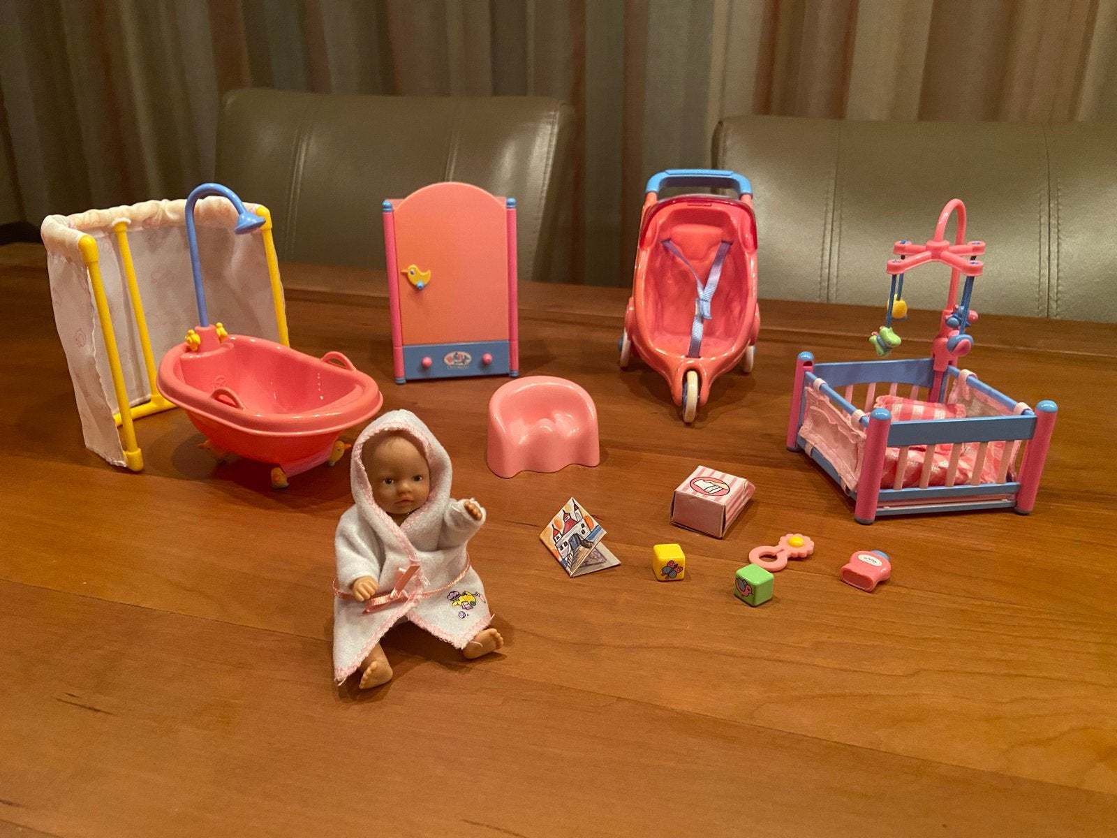 Baby Born Miniworld speelset met pop, kinderwagen en meubels, Ophalen of Verzenden, Gebruikt, Babypop