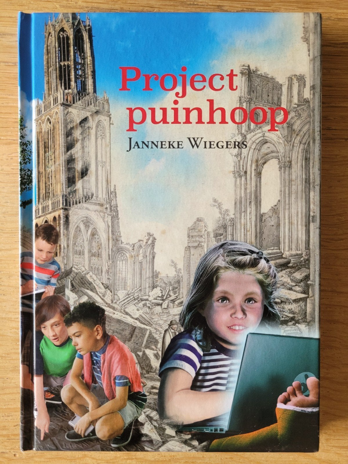 Project puinhoop, Janneke Wiegers christelijk jeugdboek ZGAN, Ophalen of Verzenden, Zo goed als nieuw