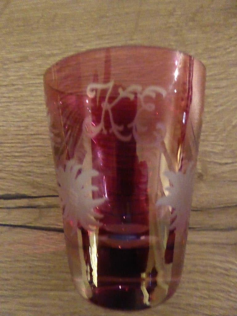 Rood drinkglas met ingeslepen Edelweiss., Ophalen of Verzenden