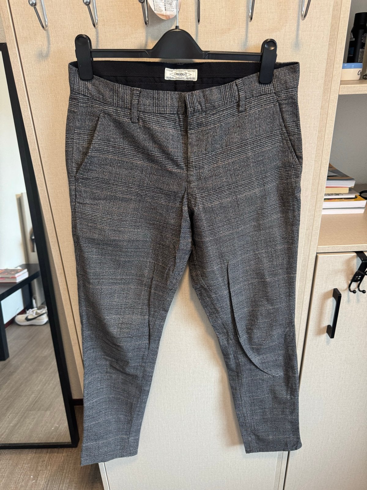 Grijze geruite broek van Produkt, maat 48/50 (M), Kleding | Heren, Ophalen of Verzenden, Zo goed als nieuw, Maat 48/50 (M), Grijs