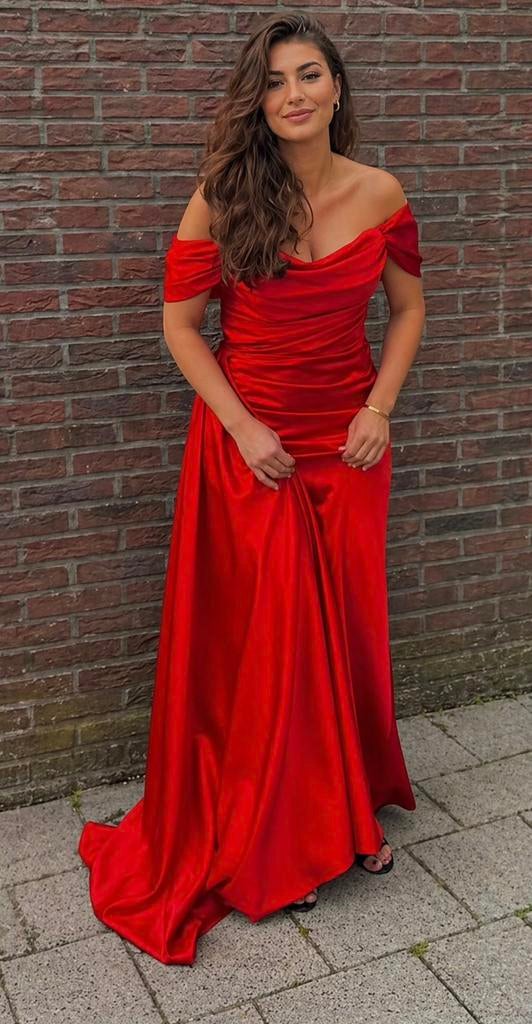 Mooie rode jurk. Maat M, Maat 38/40 (M), Ophalen of Verzenden, Zo goed als nieuw, Boven de knie