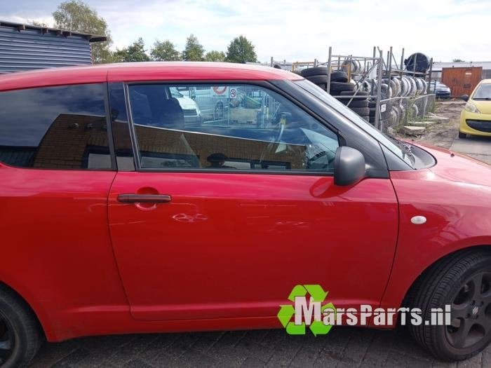 Portier 2Deurs rechts van een Suzuki Swift, Gebruikt, -, Deur, -