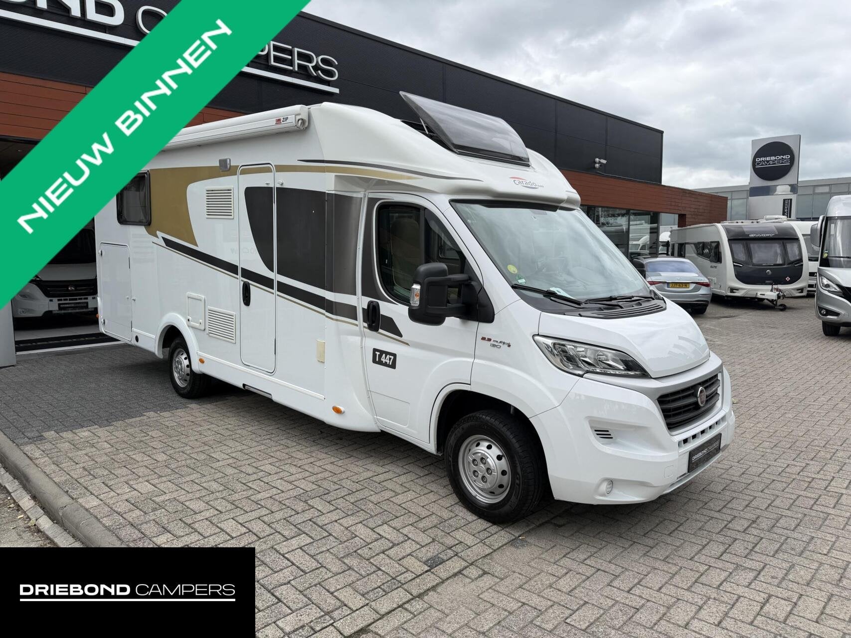 Carado T447 Euro6 Enkele Bedden Luifel Zonnepaneel Bearlock, Caravans en Kamperen, Campers, Airbags, 7 tot 8 meter, Bedrijf, Elektrische ramen