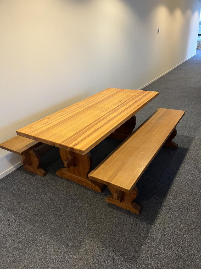 Eettafel met banken massief grenen, Huis en Inrichting, Tafels | Eettafels, Ophalen, Gebruikt, Scandinavisch, 50 tot 100 cm