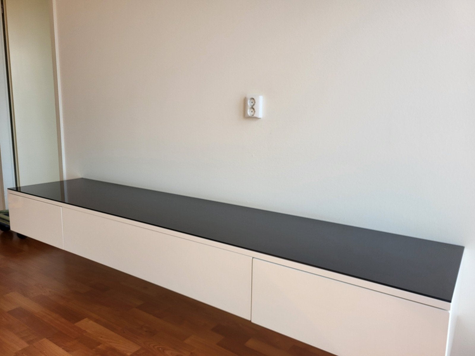 Moderne hangkast wit met zwarte glasplaat, Ophalen, Gebruikt, 100 tot 150 cm, Glas