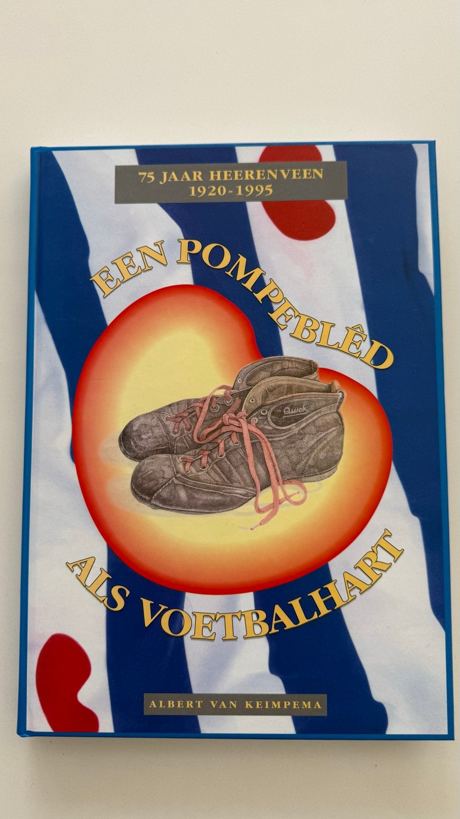 Een Pompeblêd als Voetbalhart - 75 jaar Heerenveen, Ophalen of Verzenden, Zo goed als nieuw, Balsport