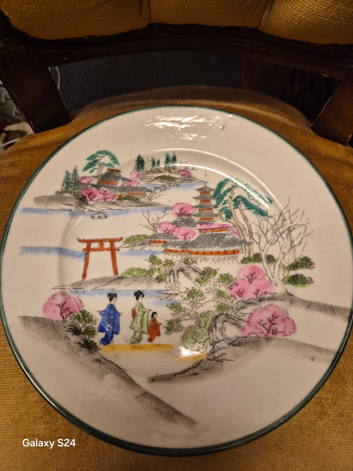 Decoratief Japans bord met landschap en figuren, Ophalen of Verzenden