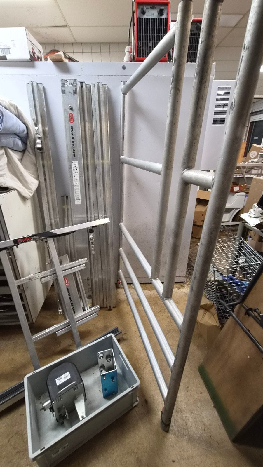 Te koop altrex zonnepanelen lift Elektrische, Altrex, Overige typen, Ophalen of Verzenden, 5 meter of hoger