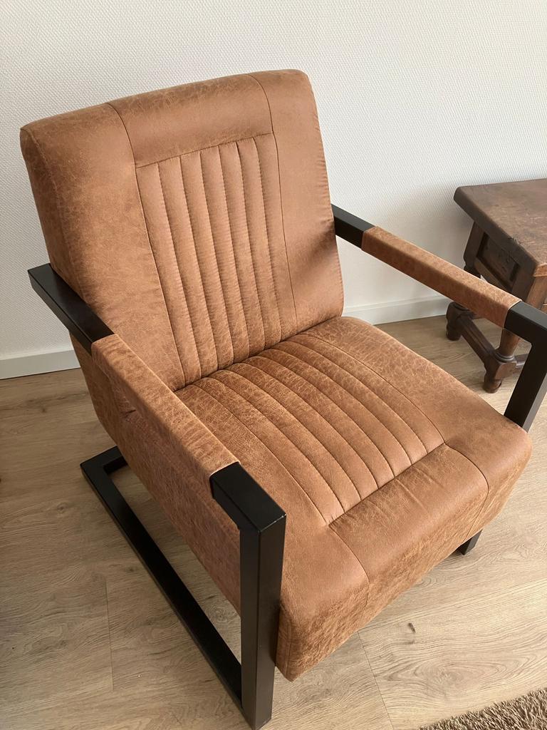 2 fauteuils in bruin en cognac kleur, Huis en Inrichting, Fauteuils, Ophalen, Zo goed als nieuw, Leer, 75 tot 100 cm