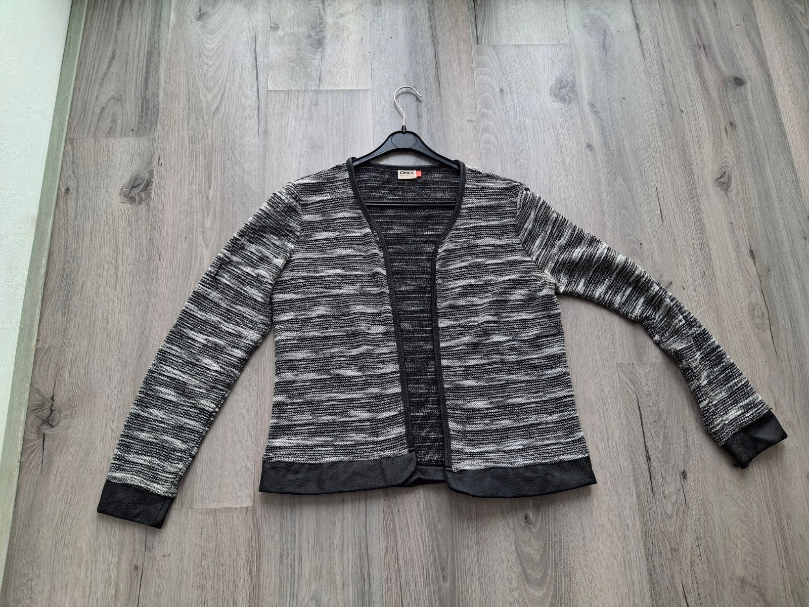 Only bouclé jasje/blazer maat L/bijna gratis, Kleding | Dames, Maat 38/40 (M), Only, Zwart, Ophalen of Verzenden