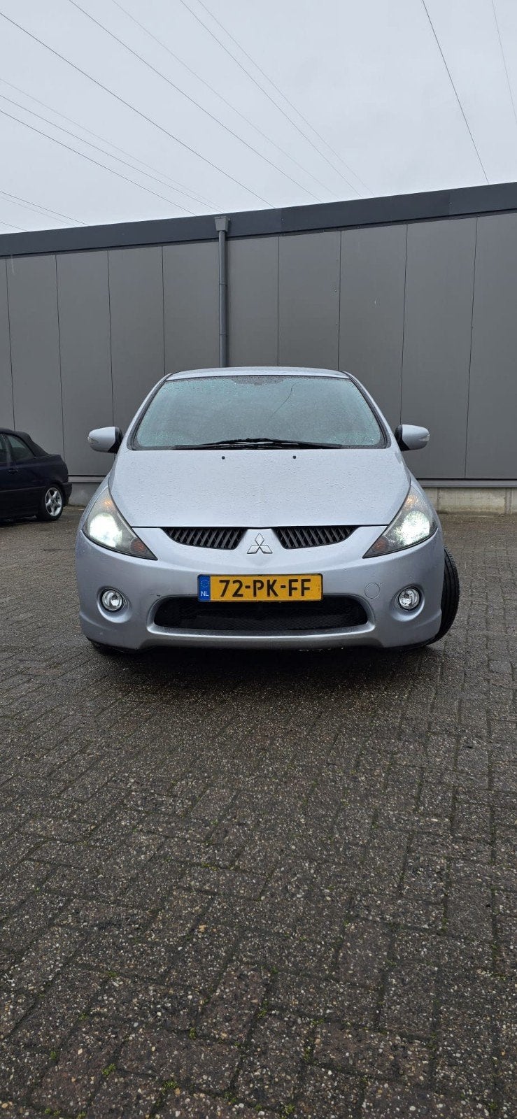Mitsubishi Grandis 2.4 Mivec 6 AUT 2004 Grijs, Auto's, 570 kg, Particulier, 6 stoelen, 93 €/maand