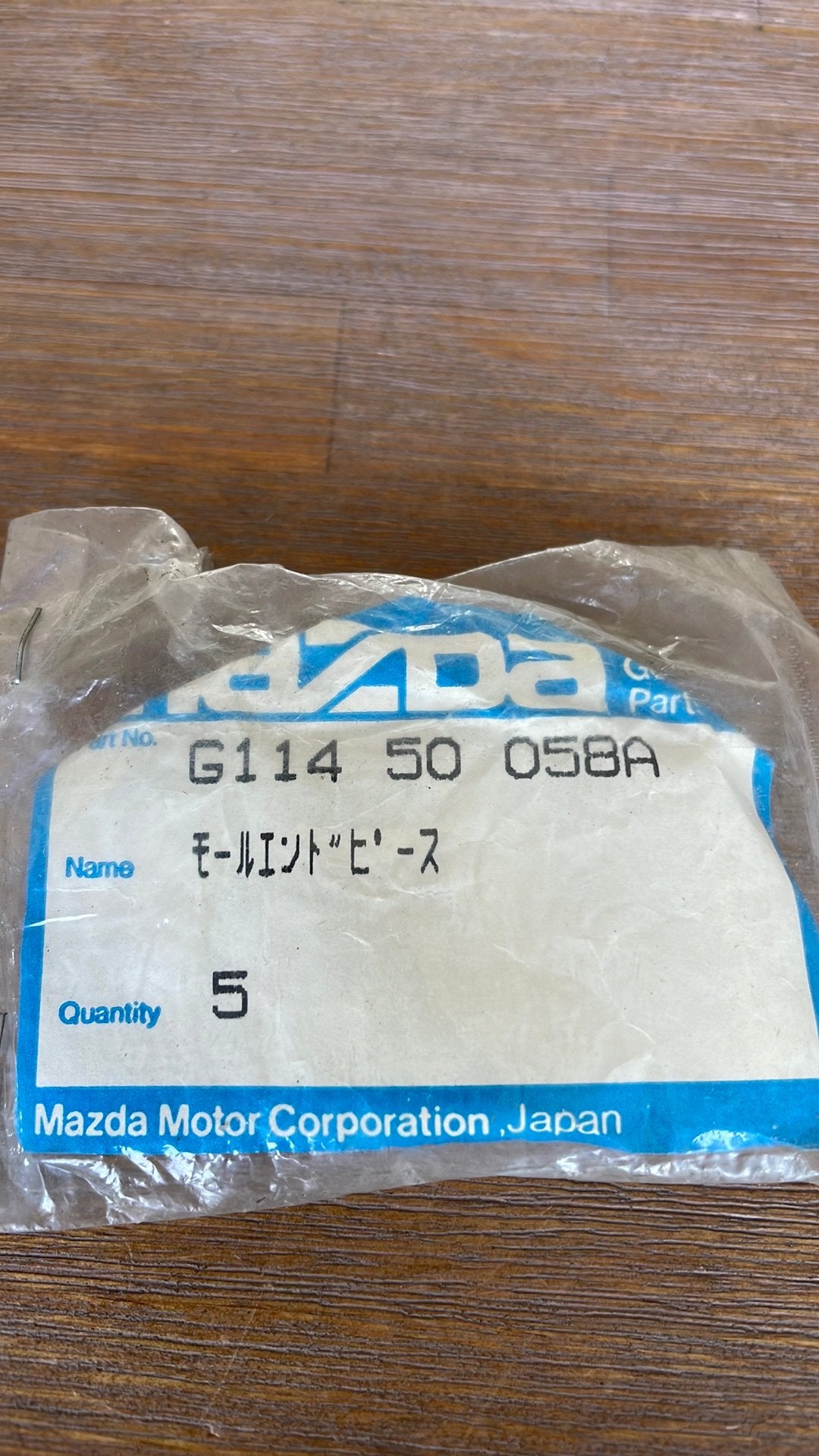G114-50-058A mazda 626 GC sierlijst bumper eind clipjes, Auto diversen, Overige Auto diversen, Ophalen of Verzenden