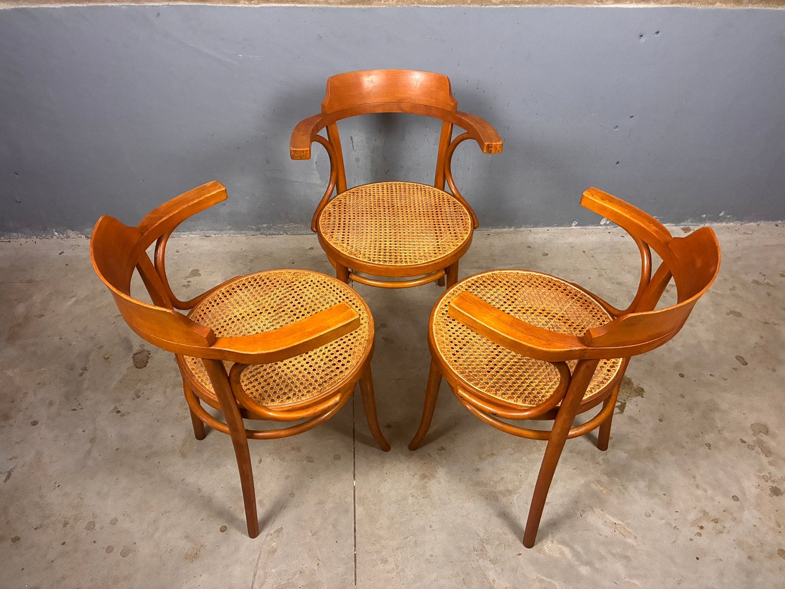 Thonet nr 3 of 233 Cosmos stoelen webbing Ligna, Ophalen