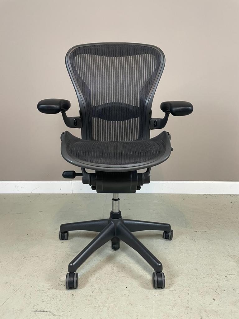 Herman Miller Aeron B Classic refurbished in ZGAN staat, Ophalen, Zwart, Zo goed als nieuw, Bureaustoel