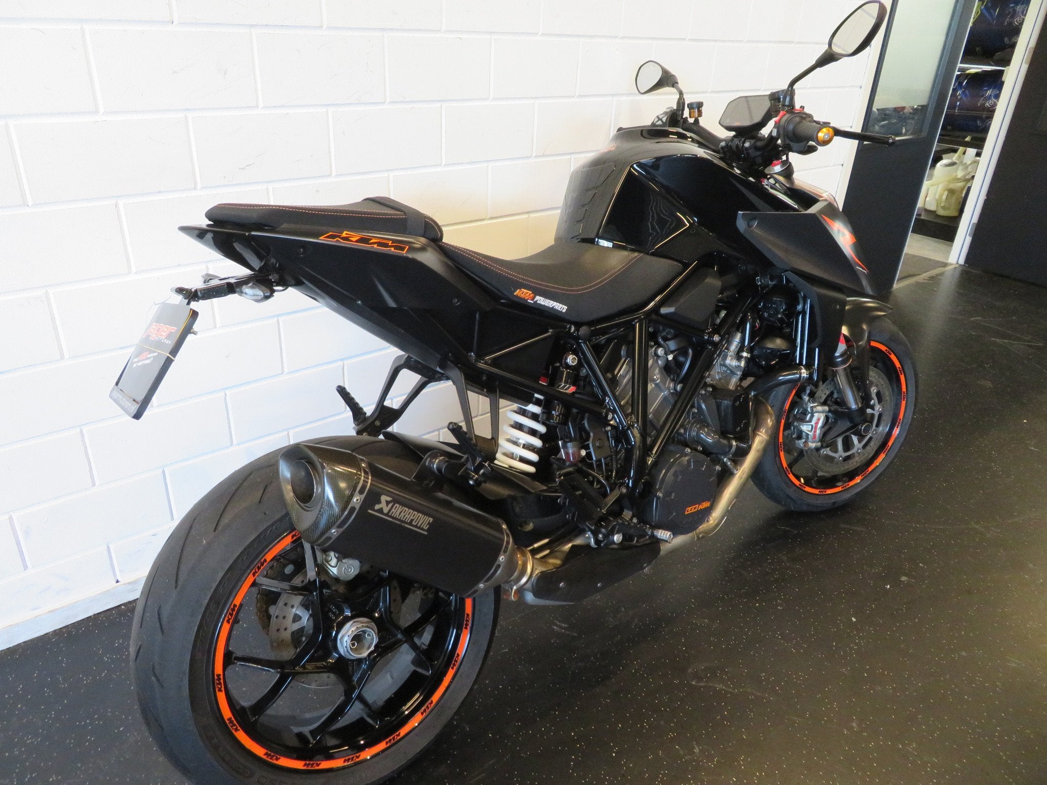 KTM SUPER DUKE 1290 SUPERDUKE PERFECT! (bj 2017), Motoren, Bedrijf, 1290 cc, Naked bike