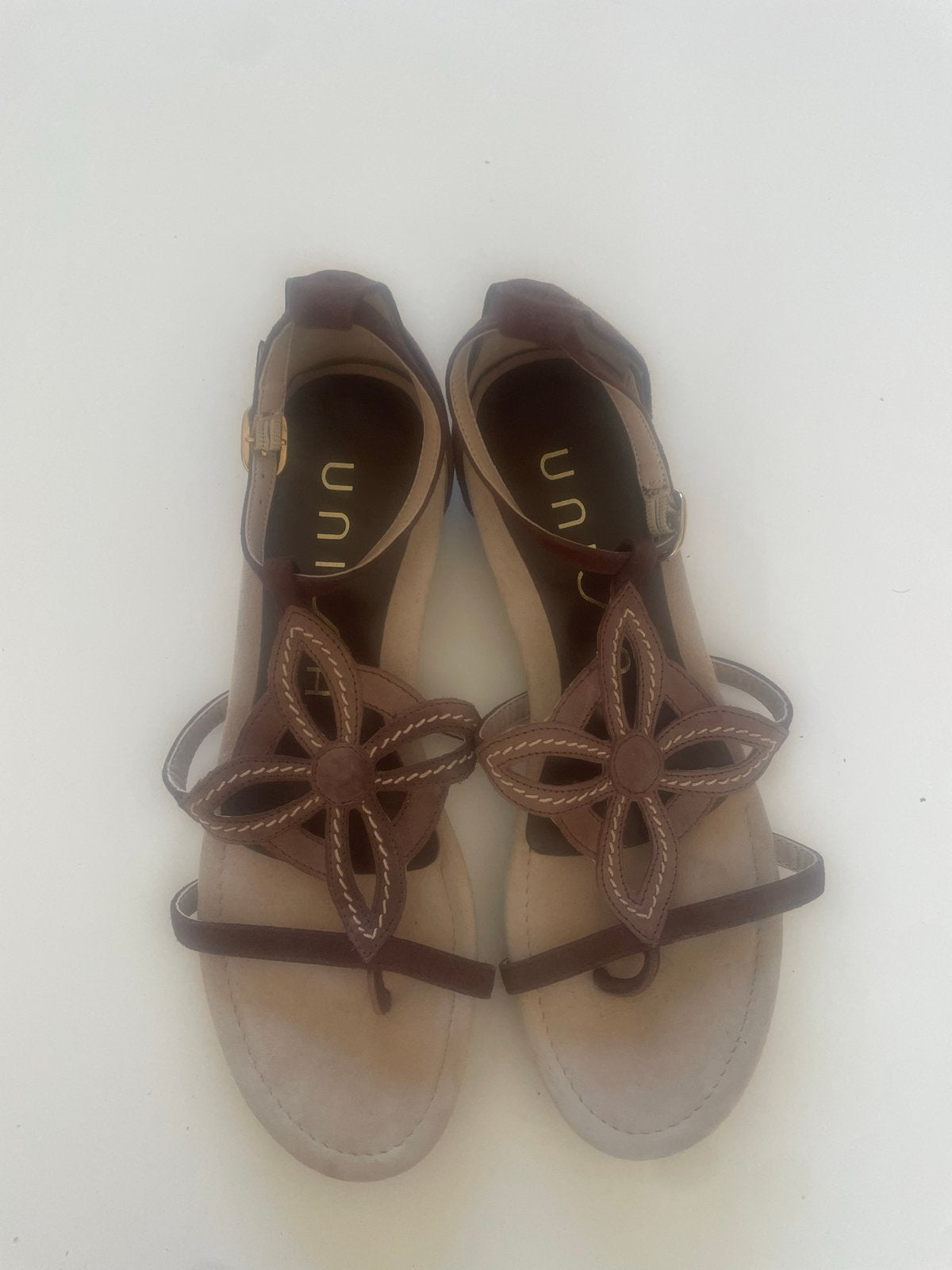 Comfortabele  Unisa Sandalen met bloemdetail - Maat 40, Ophalen, Gedragen, Bruin, Sandalen of Muiltjes