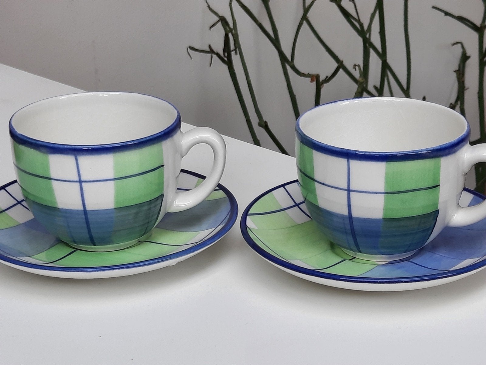 2x  kop en schotel groen / blauw, Overige merken, Keramiek, Ophalen of Verzenden, Zo goed als nieuw