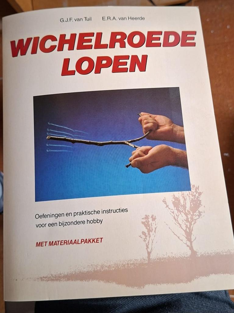 Wichelroede Lopen: Oefeningen en praktische instructies, Boeken, Gelezen, Ophalen of Verzenden, Instructieboek, G.J.F. van Tuil, E.R.A. van Heerde