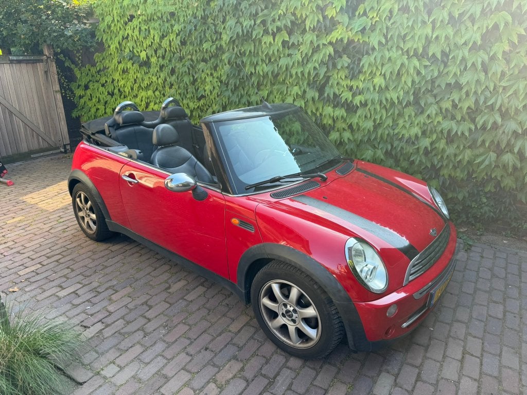 Mini 1.6 16V Cooper Cabrio 2004 Rood, Auto's, Mini, Achterwielaandrijving, Zwart, 4 cilinders, Cabriolet