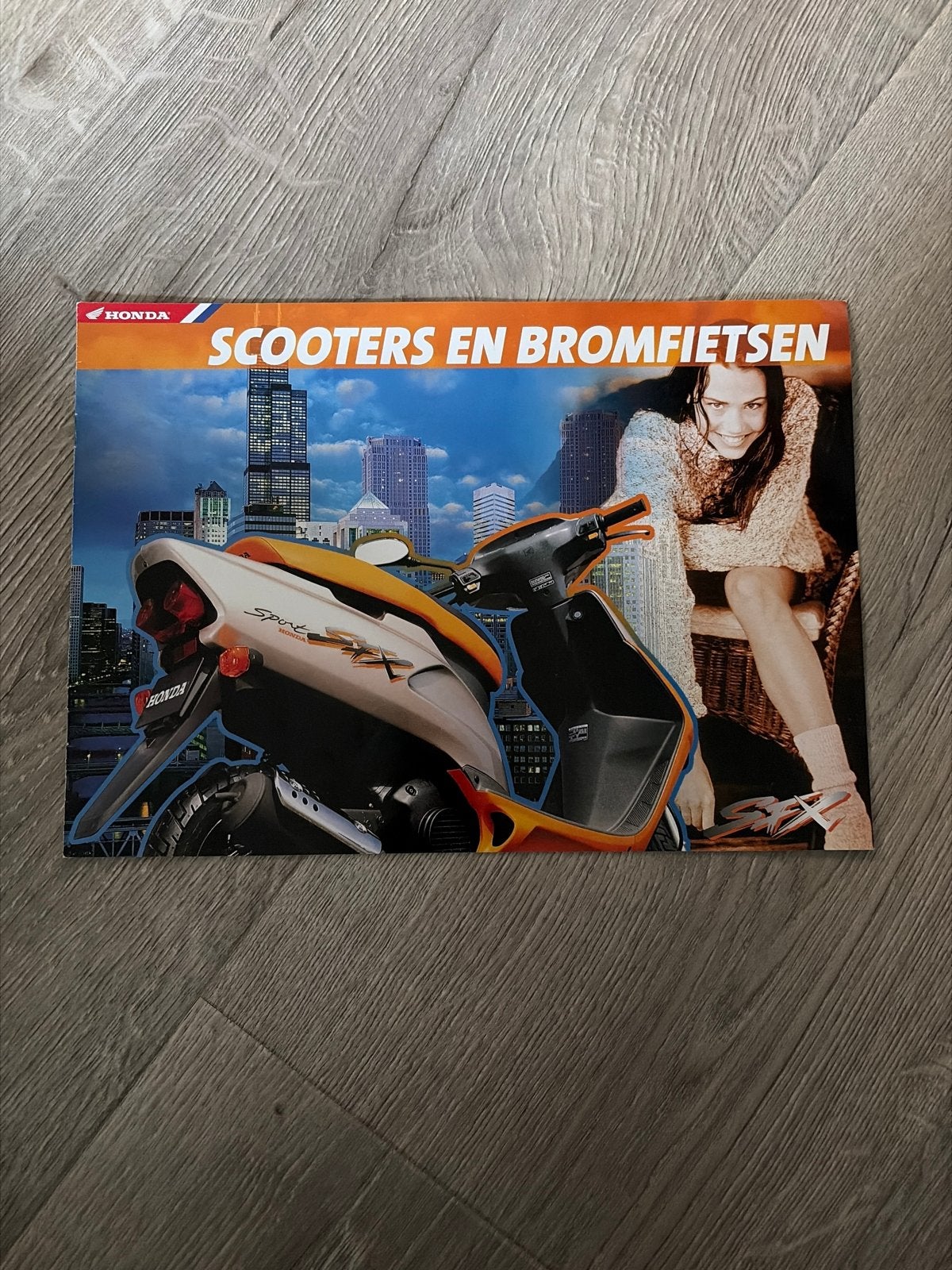 Honda Scooters en Bromfietsen folder (SFX, Vision, Scoopy, N, Ophalen of Verzenden