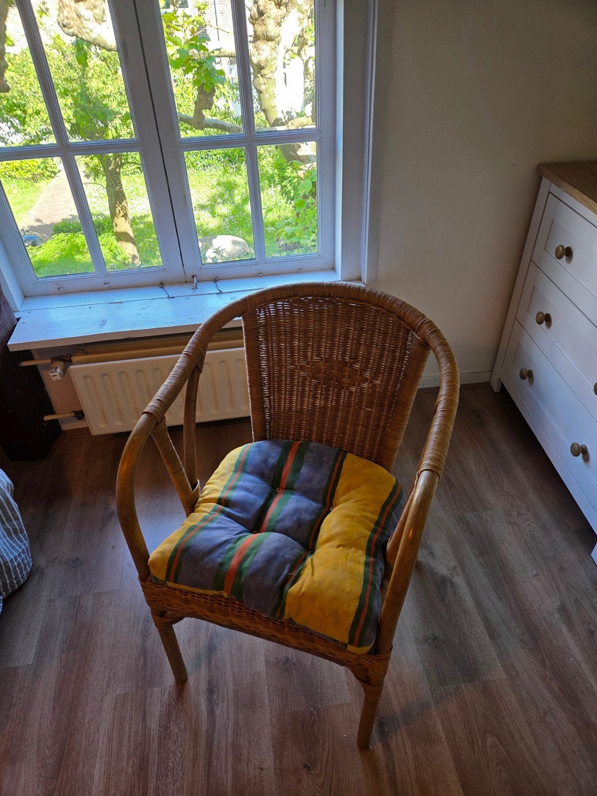 Rotan stoel met kussen, Huis en Inrichting, Stoelen, Ophalen