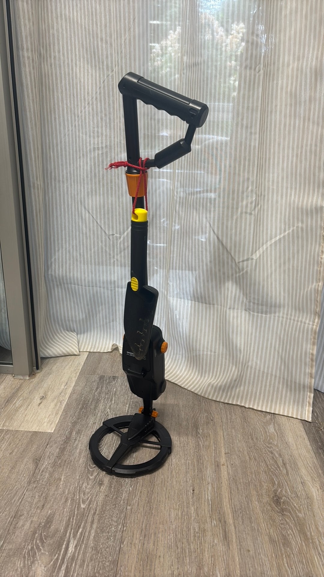Quessey metaaldetector met schepje, Overige merken, Gebruikt, Ophalen of Verzenden, 30 cm of minder