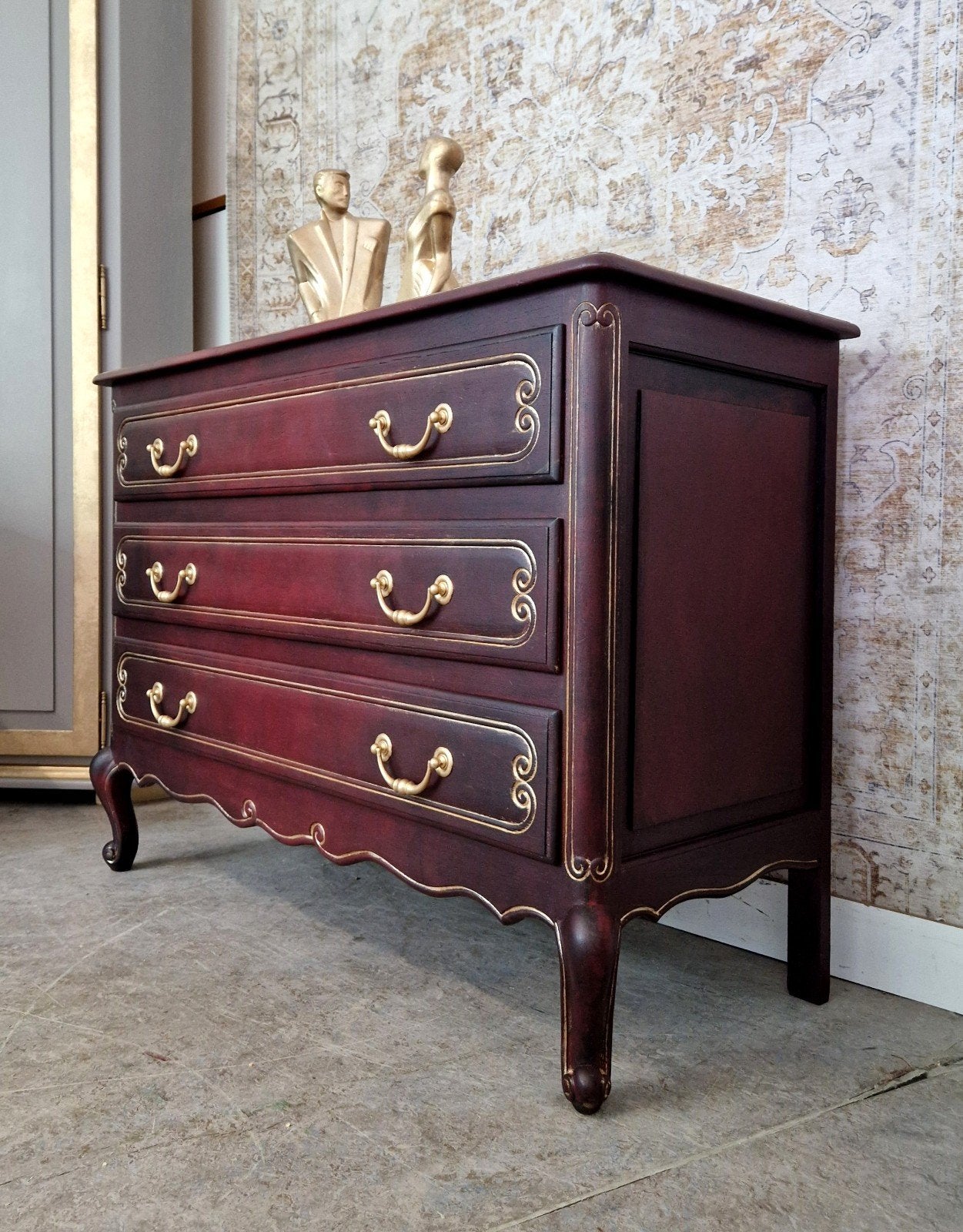 Elegante dressoir/ Handbeschilderd Frans vintage ladekast, Huis en Inrichting, Donyavimin@gmail.com, 5 laden of meer, Mina Donyavi Meubels