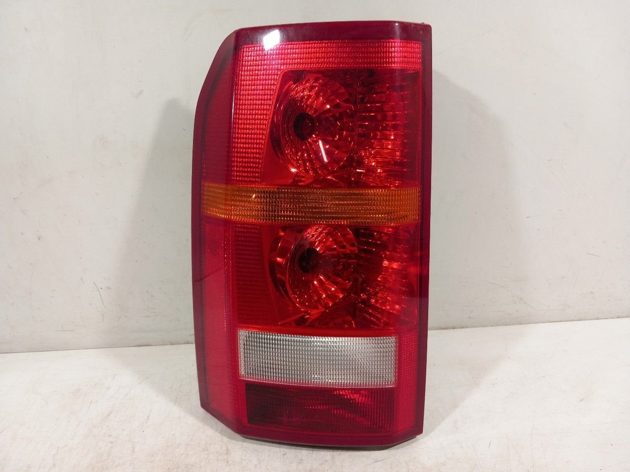 Achterlicht links buiten Land Rover Discovery, Auto-onderdelen, Verlichting, Onderdelen@venauto.nl, Van der Ven Autorecycling B.V.