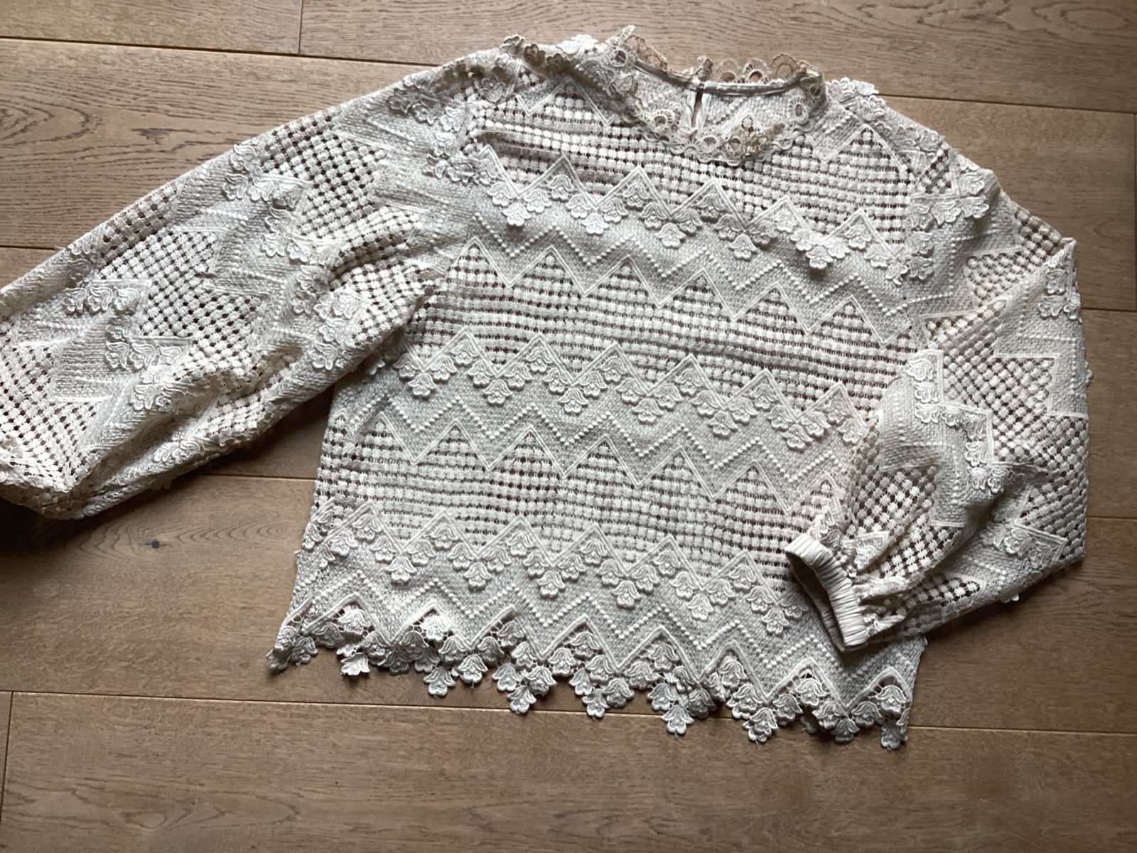 Summum Kanten Blouse met Pofmouwen - Maat 42, Kleding | Dames, Verzenden, Zo goed als nieuw, Maat 42/44 (L), Beige