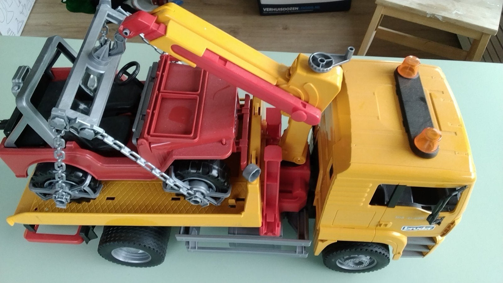 bruder vrachtwagen met auto en poppetje, Ophalen, Zo goed als nieuw