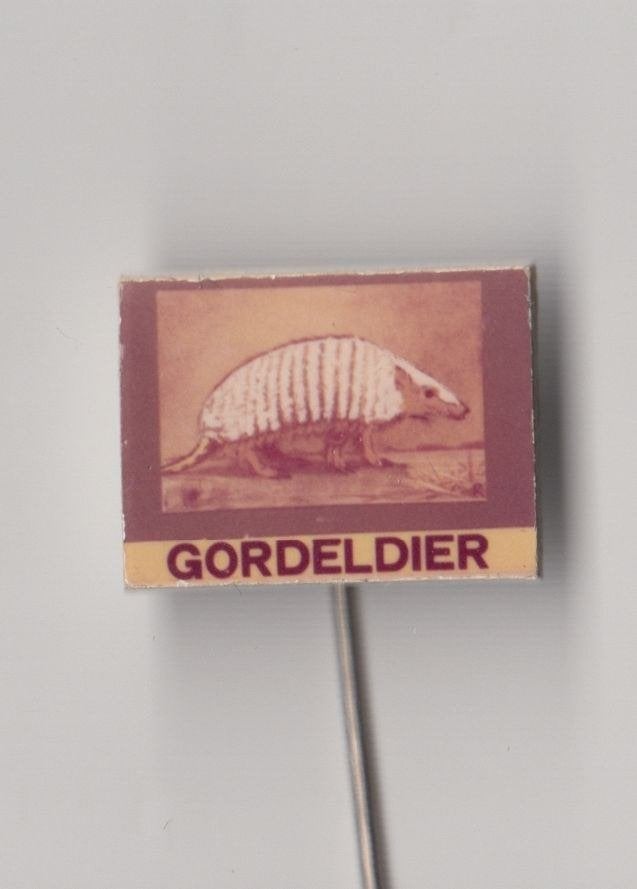Dier Gordeldier speldje, Gebruikt, Niet vindbaar, Niet vindbaar, Speldje of Pin