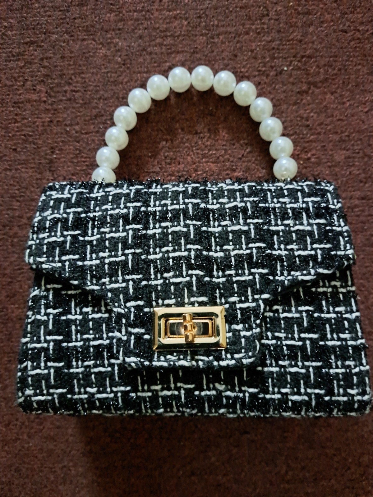 Nieuw chique handtasje  met mooie parels houvast zwart wit, Sieraden, Tassen en Uiterlijk, Tassen | Damestassen, Ophalen of Verzenden