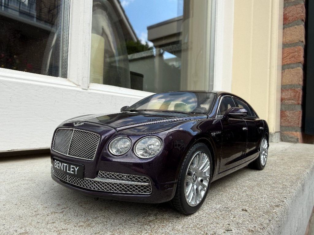 1:18 Bentley Flying Spur W12 Damson Purple Kyosho BL1070, Kyosho, Auto, Ophalen of Verzenden, Zo goed als nieuw
