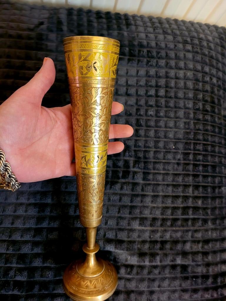 Vintage messing vaas met gedetailleerde gravures, Antiek en Kunst, Ophalen of Verzenden