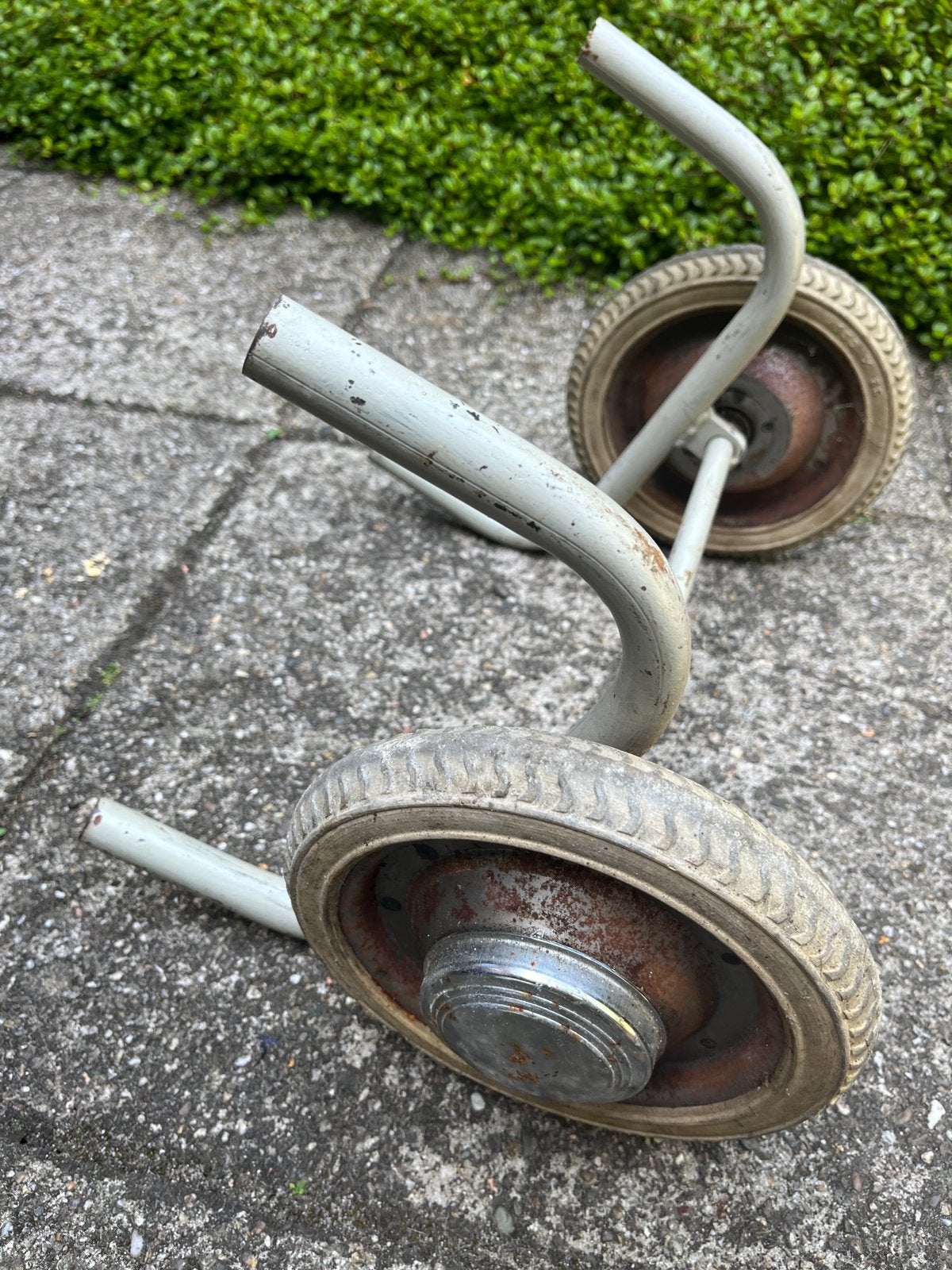 Onderstel met 2 wieltjes om bv karretje te maken, Ophalen of Verzenden, Gebruikt