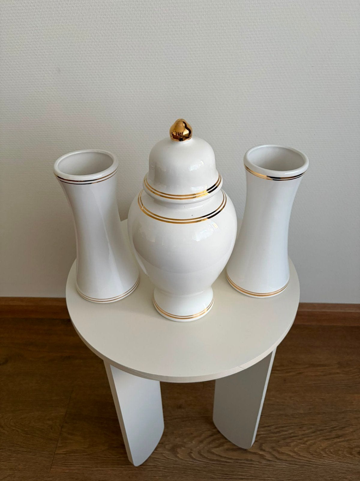 Te Koop Witte vazen, Ophalen