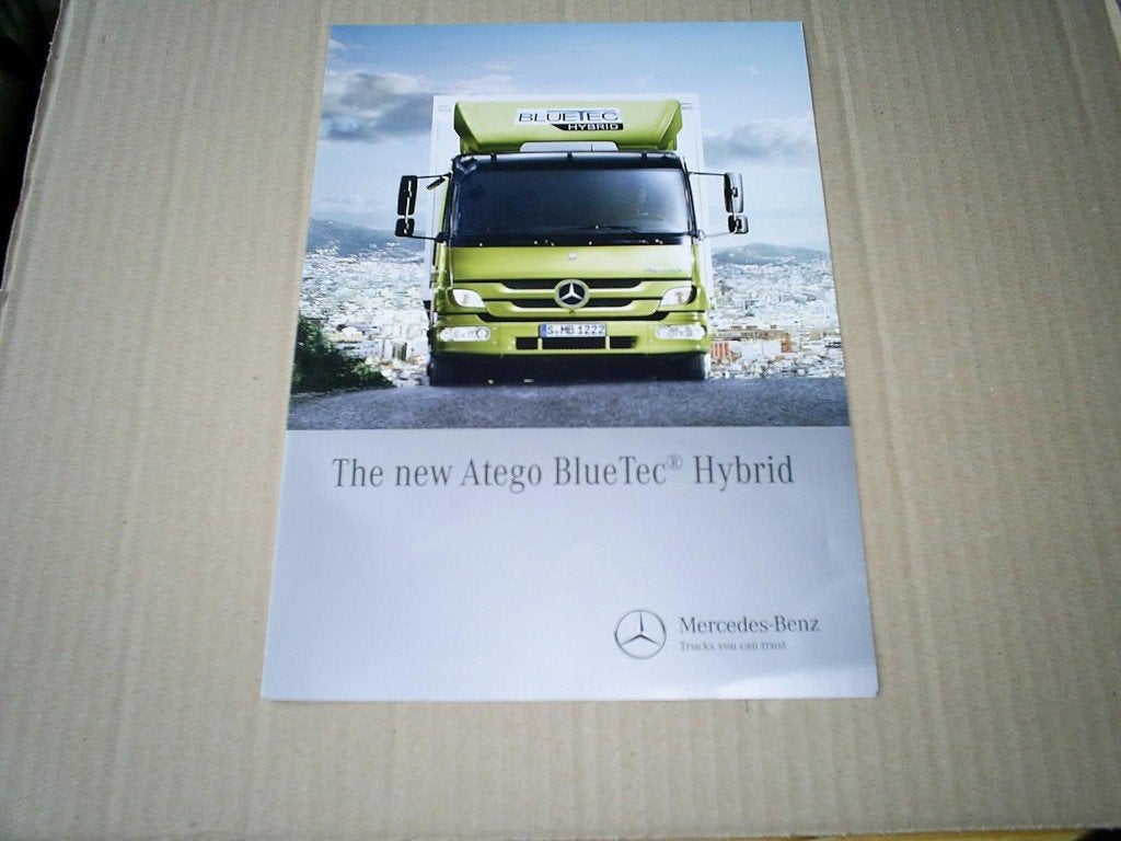 Mercedes The New Atego Blue Tec Hybrid 2010, Verzenden, Zo goed als nieuw, Mercedes