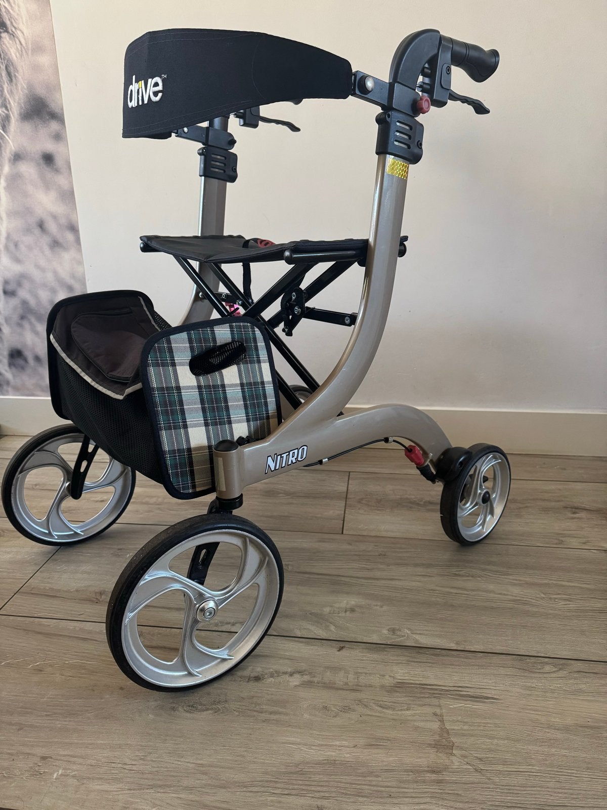 Rollator Nitro M - Champagne - lichtgewicht incl. dienblad, Diversen, Ophalen, Lichtgewicht, Zo goed als nieuw