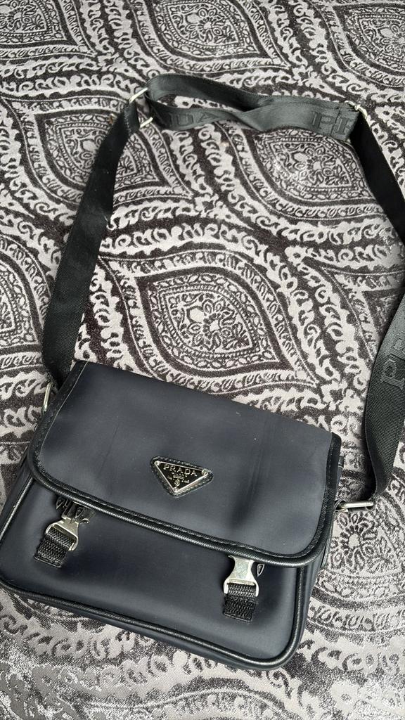 Prada tas, Sieraden, Tassen en Uiterlijk, Tassen | Schoudertassen, Ophalen, Zo goed als nieuw