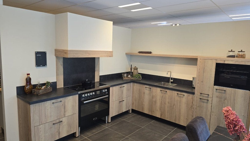 Keller showroomkeuken stoer inclusief fornuis, Ophalen, Nieuw, Kunststof, Hoekkeuken