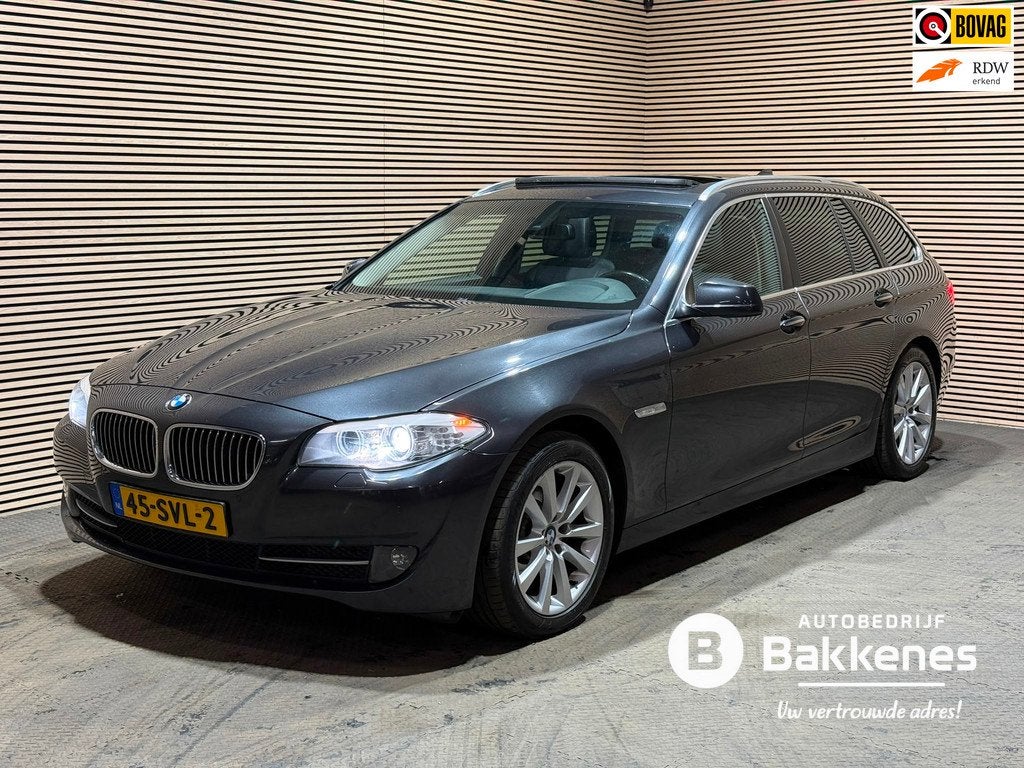 BMW 5-serie Touring 523i High Executive | Pano | Leder | Aut, Auto's, BMW, Euro 5, Achterwielaandrijving, Gebruikt, Zwart