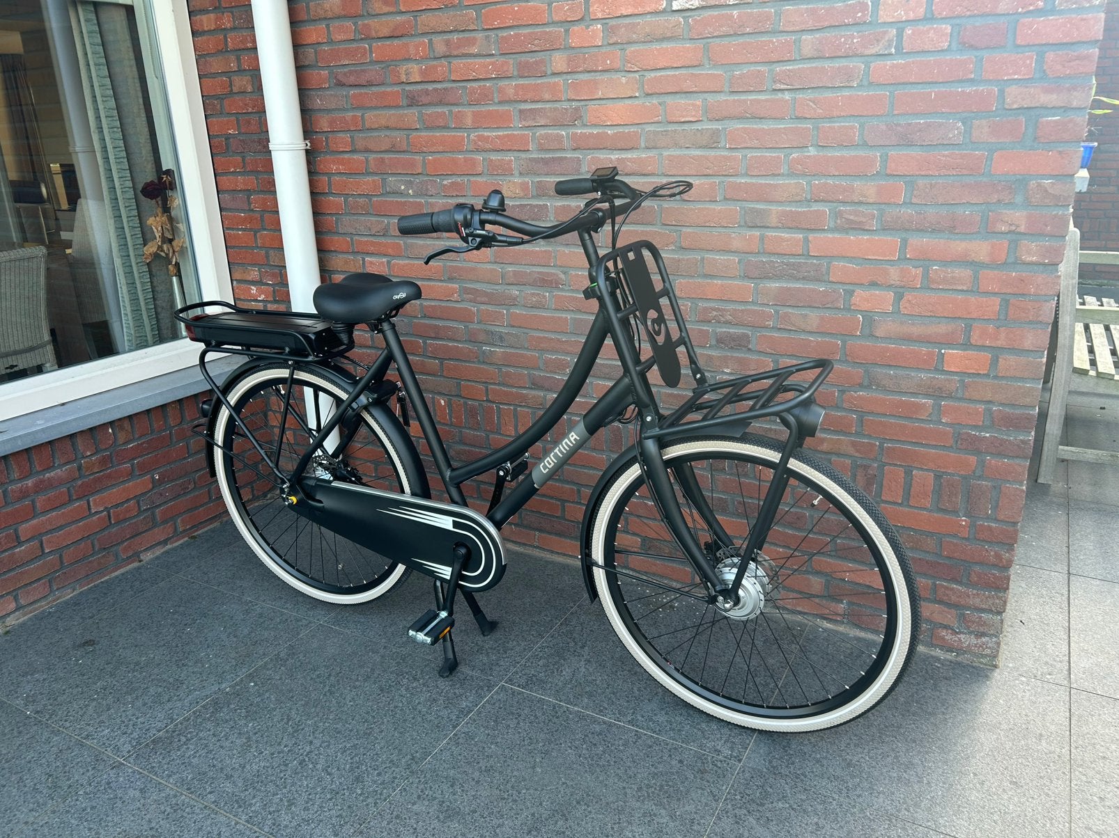 Nieuwe zwarte Cortina E-U4 Transport damesfiets