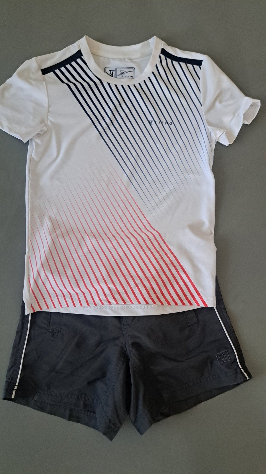 Sjeng Sport T-shirt en korte broek maat 140, Ophalen of Verzenden, Zo goed als nieuw, Sjeng Sport, Jongen of Meisje