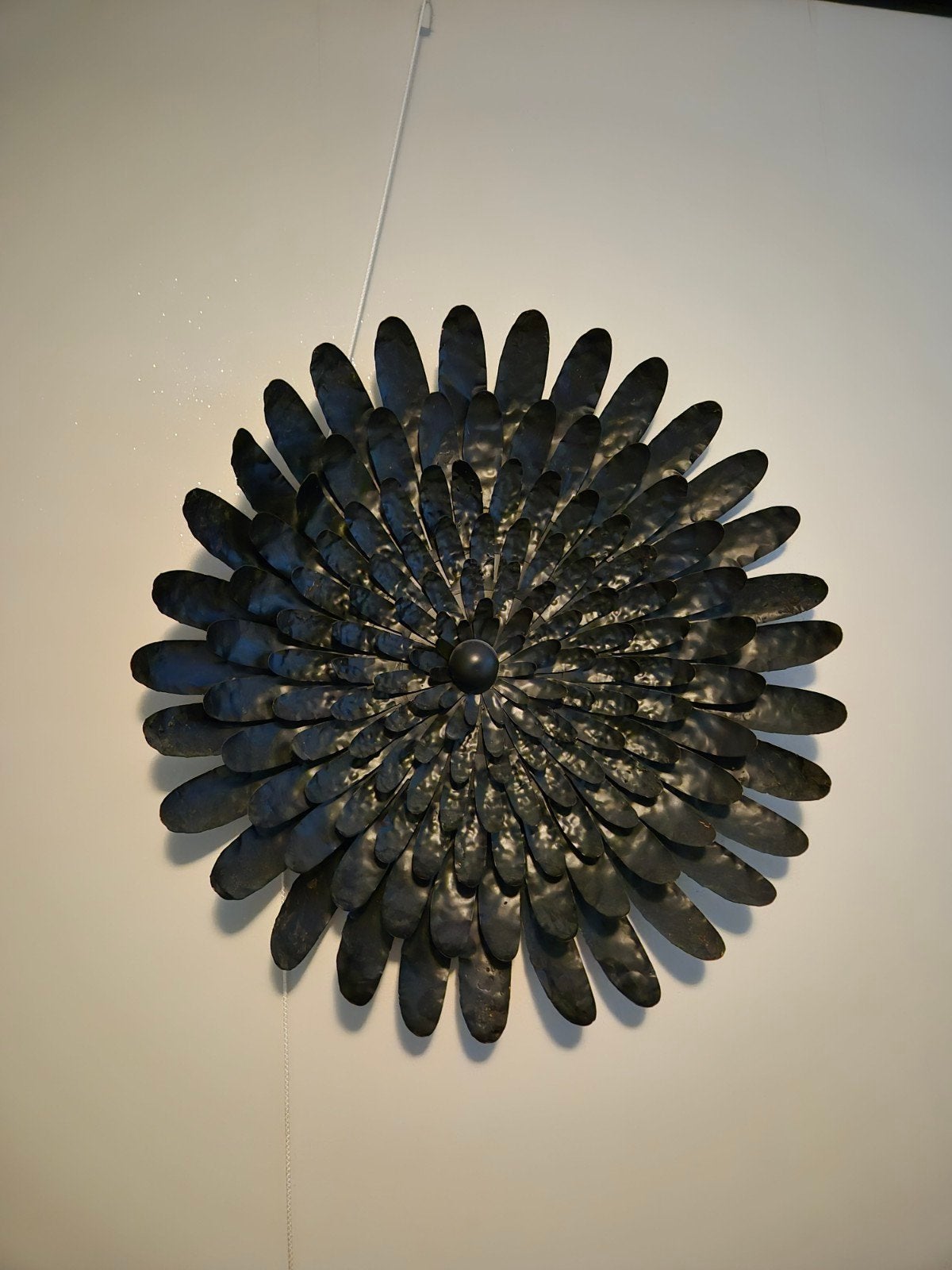 Zwarte metalen wanddecoratie bloem, Ophalen, Zo goed als nieuw
